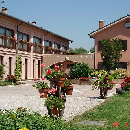 Relais Leon D'oro منتجع مارانو